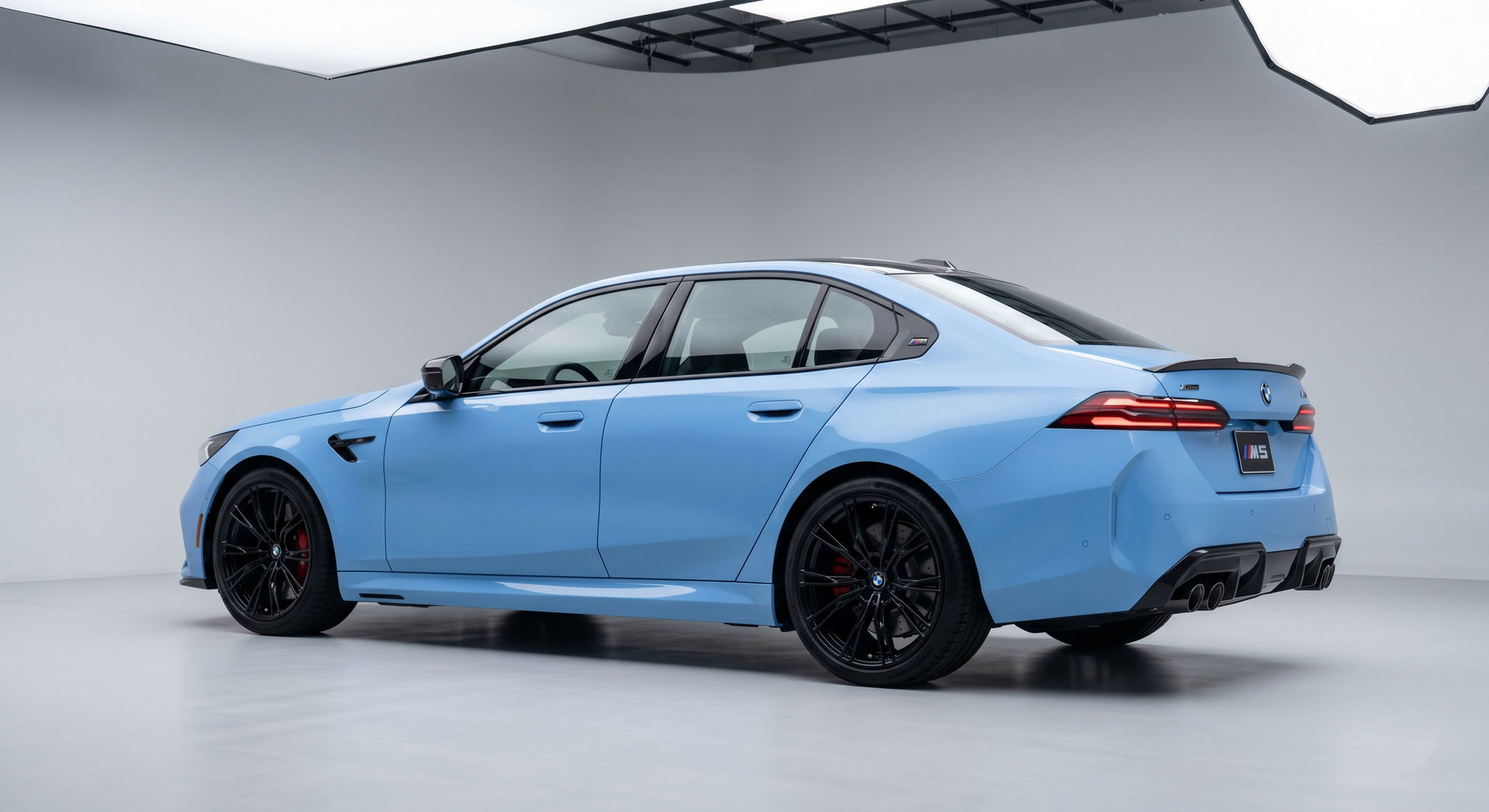 https://x-assets.autorevo-powersites.com/content/assets/clients/6e372ff3-6c11-4ec9-a25a-3a8b71c6b708/hero_bmw_m5_blue_kb6x8