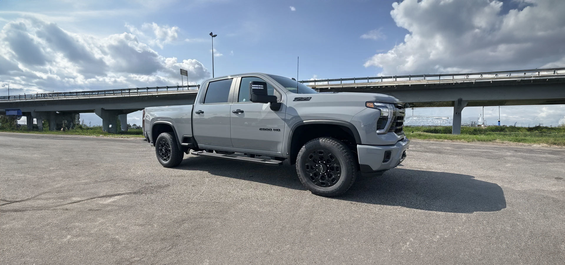 https://x-assets.autorevo-powersites.com/content/assets/clients/9dca15be-5fab-4c9d-af92-43e5159b6e5d/hero_chevrolet_z71