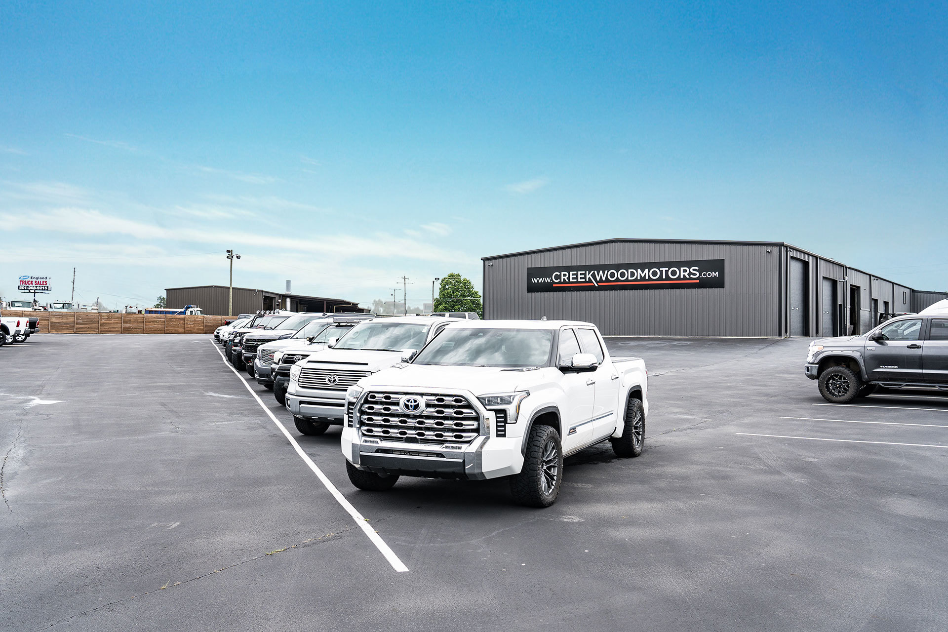 https://x-assets.autorevo-powersites.com/content/assets/clients/a38e846c-263e-4a4a-ad90-ec10700e647a/Creekwood-Motors-home-0493
